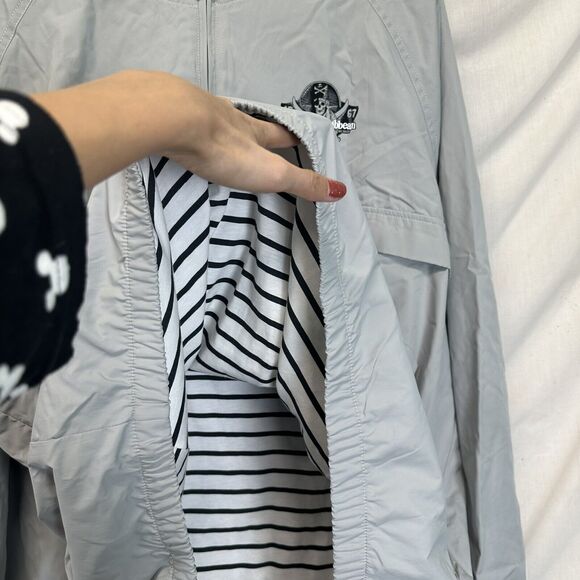 Disney Parks Pirates of the Caribbean Windbreaker Womens‎ XXL 2X Gray Crossbones - Picture 10 of 13
